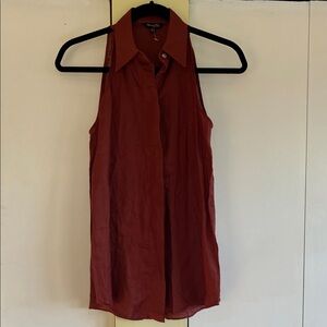 Sleeveless Button-Front Collared Camisole in Deep Burgundy